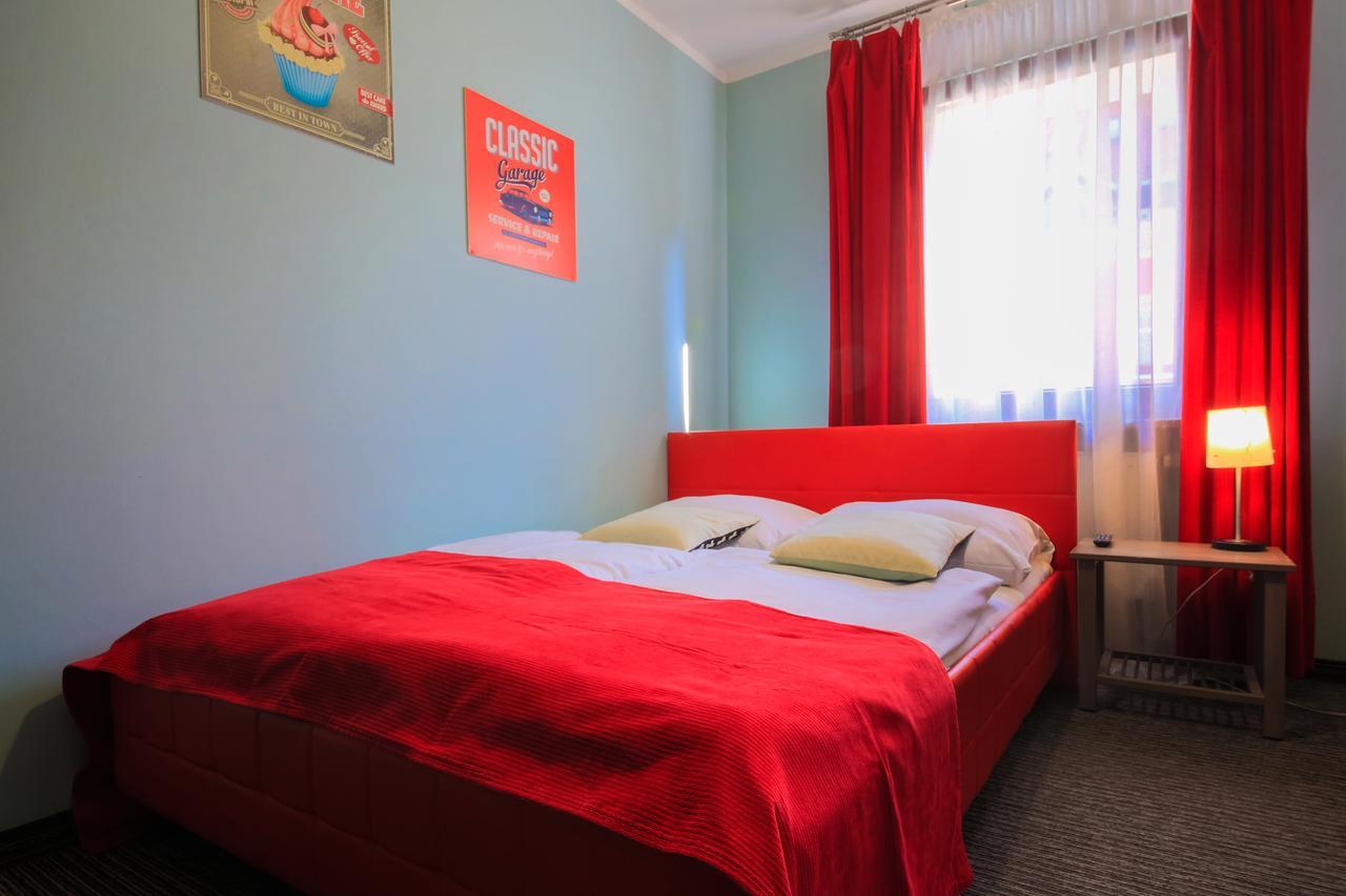 Glow Hostel *