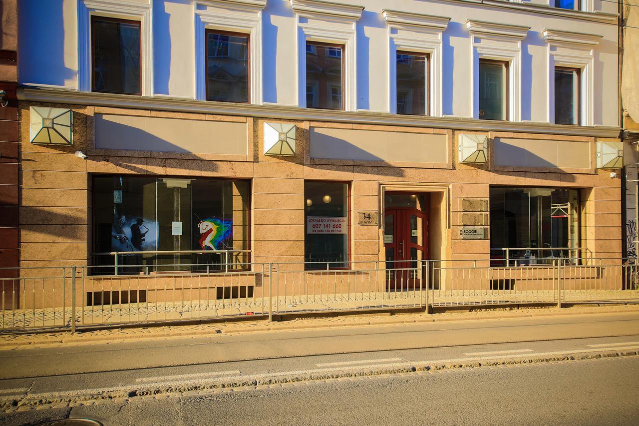 Glow Hostel *