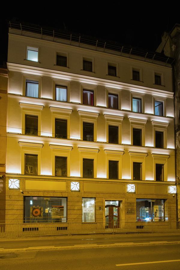 Glow Hostel *