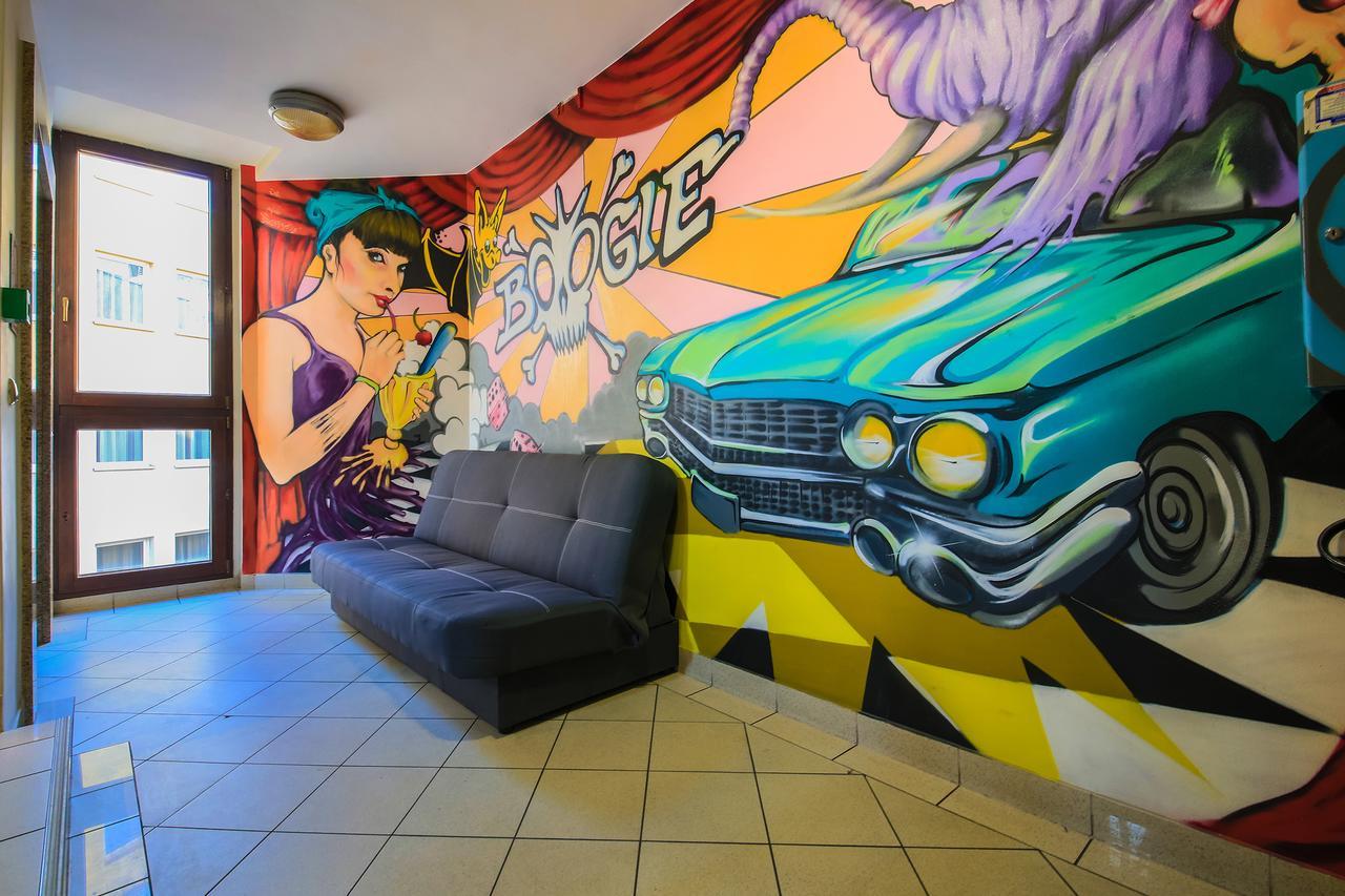 Glow Hostel *